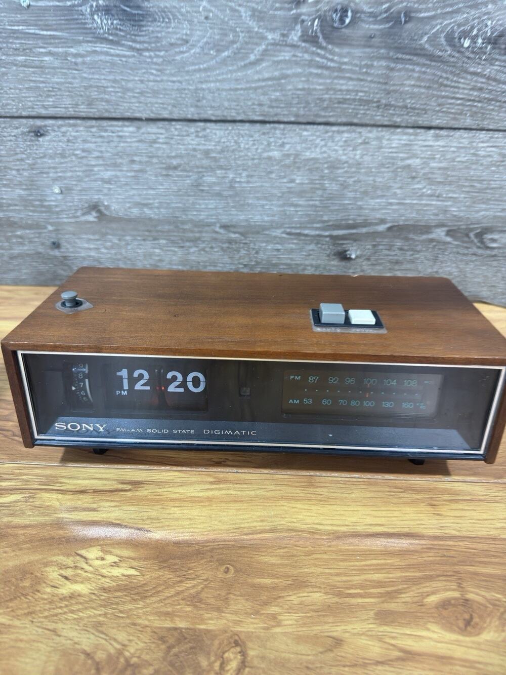 Sony Digimatic Flip Clock AM- FM Radio Alarm Model 8FC 69W Working